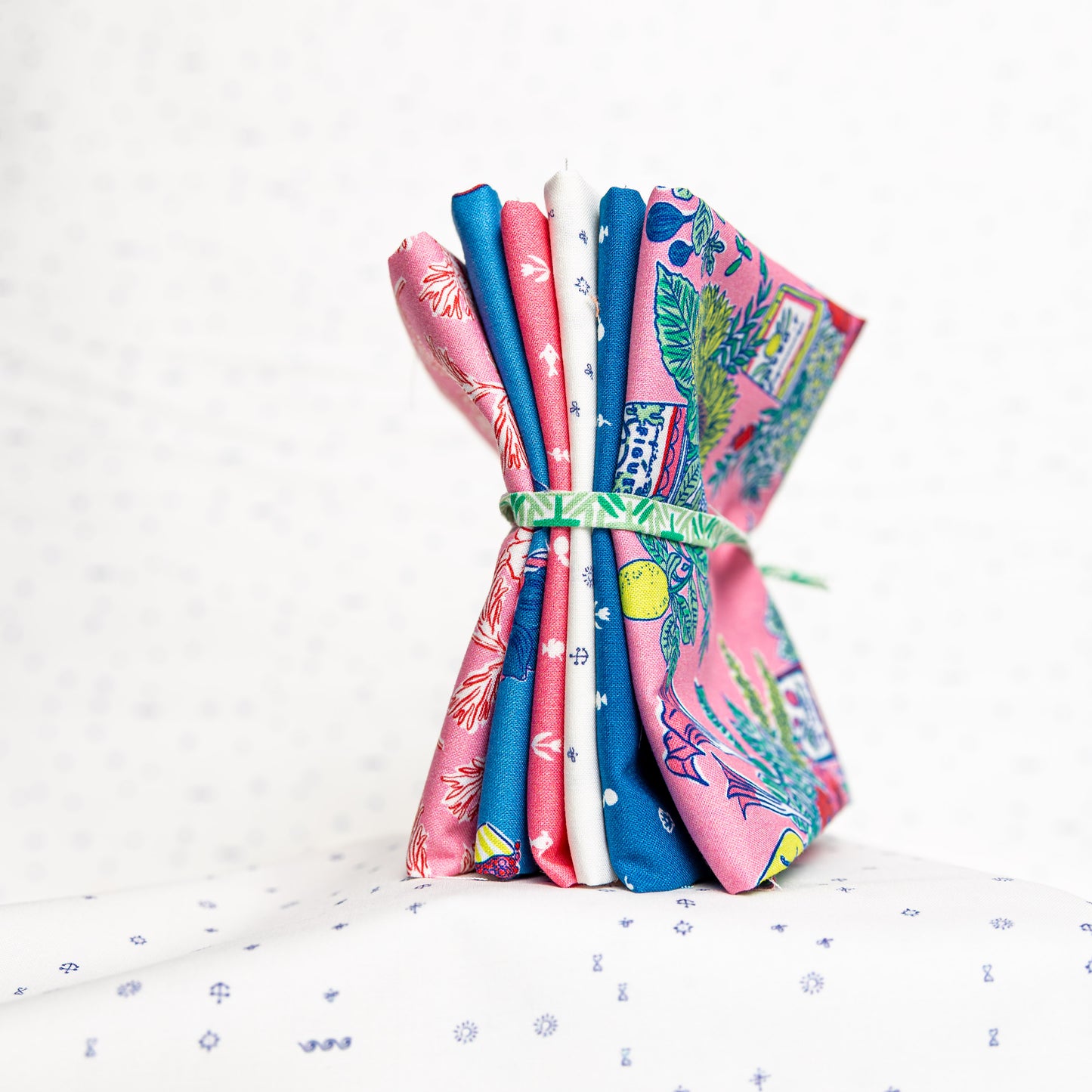 Lilly's Daydream 6 pc Fat Quarter Bundle
