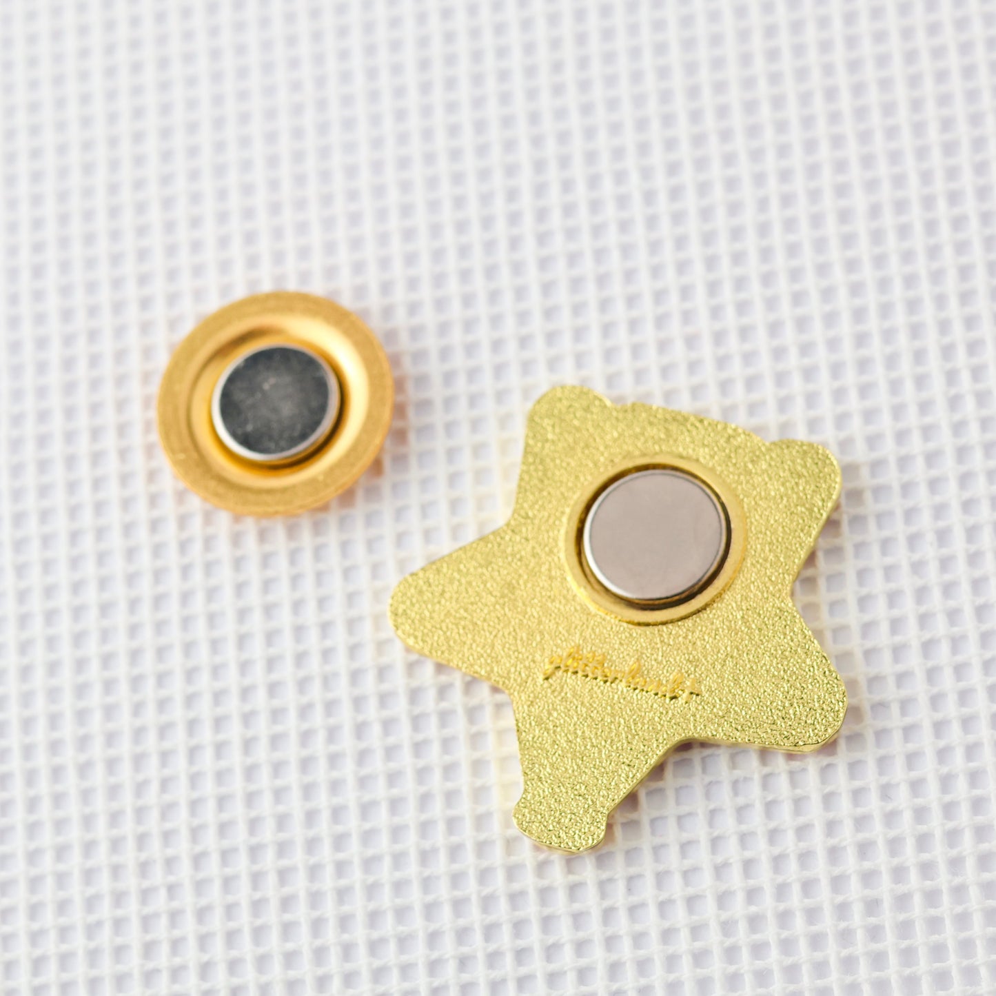 Star Girl Compact Needle Minder