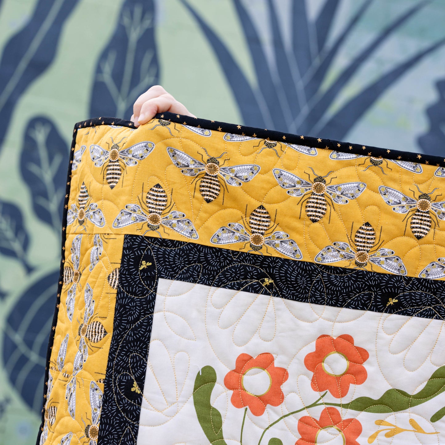 Honey Bee Quilt Kit - Cream -