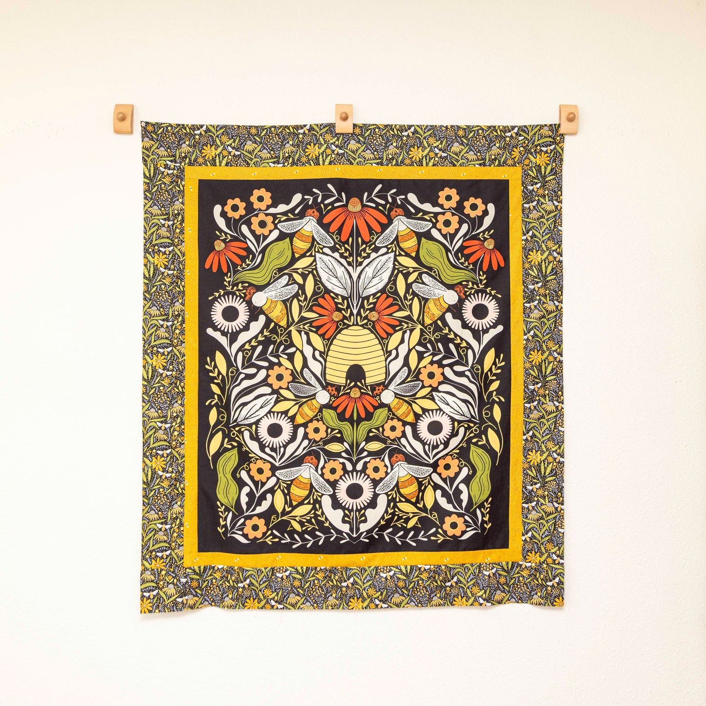 Honey Bee Quilt Kit -Black-