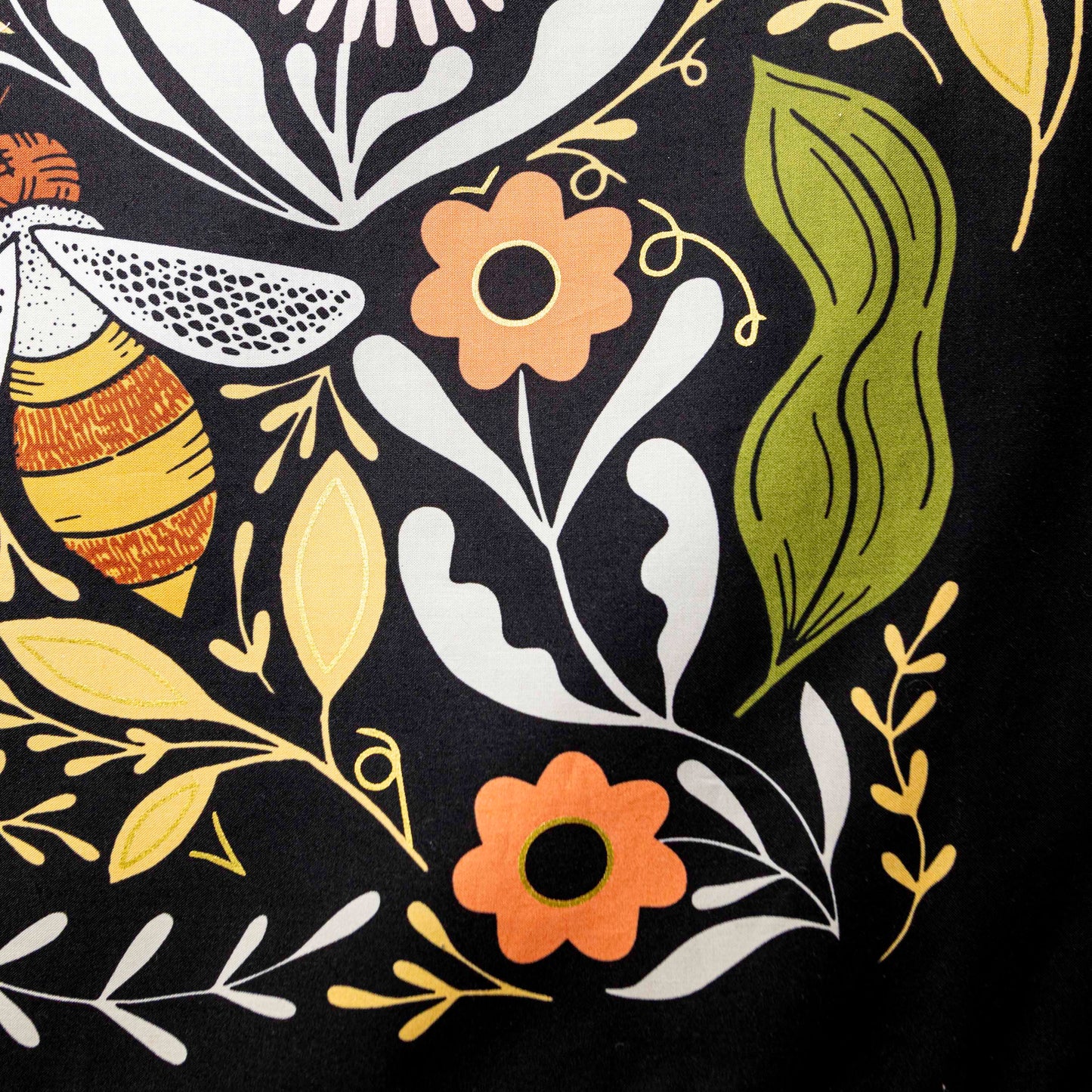 Honey Bee Quilt Kit -Black-