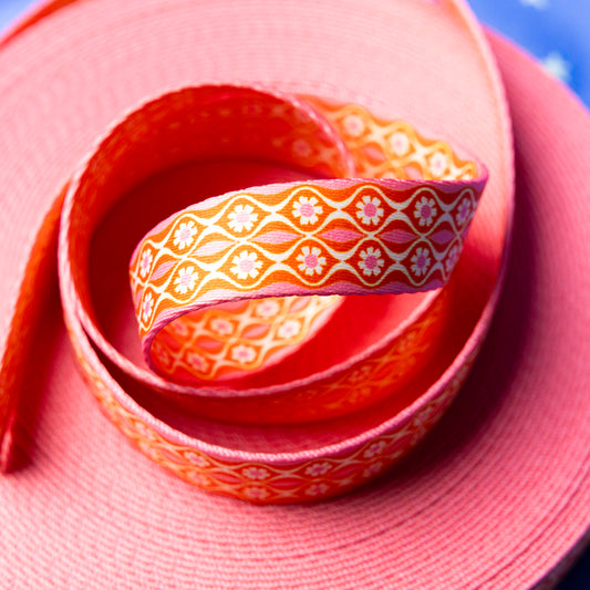 1" Endpaper in Balmy Webbing by Melody Miller for Stitch Supply