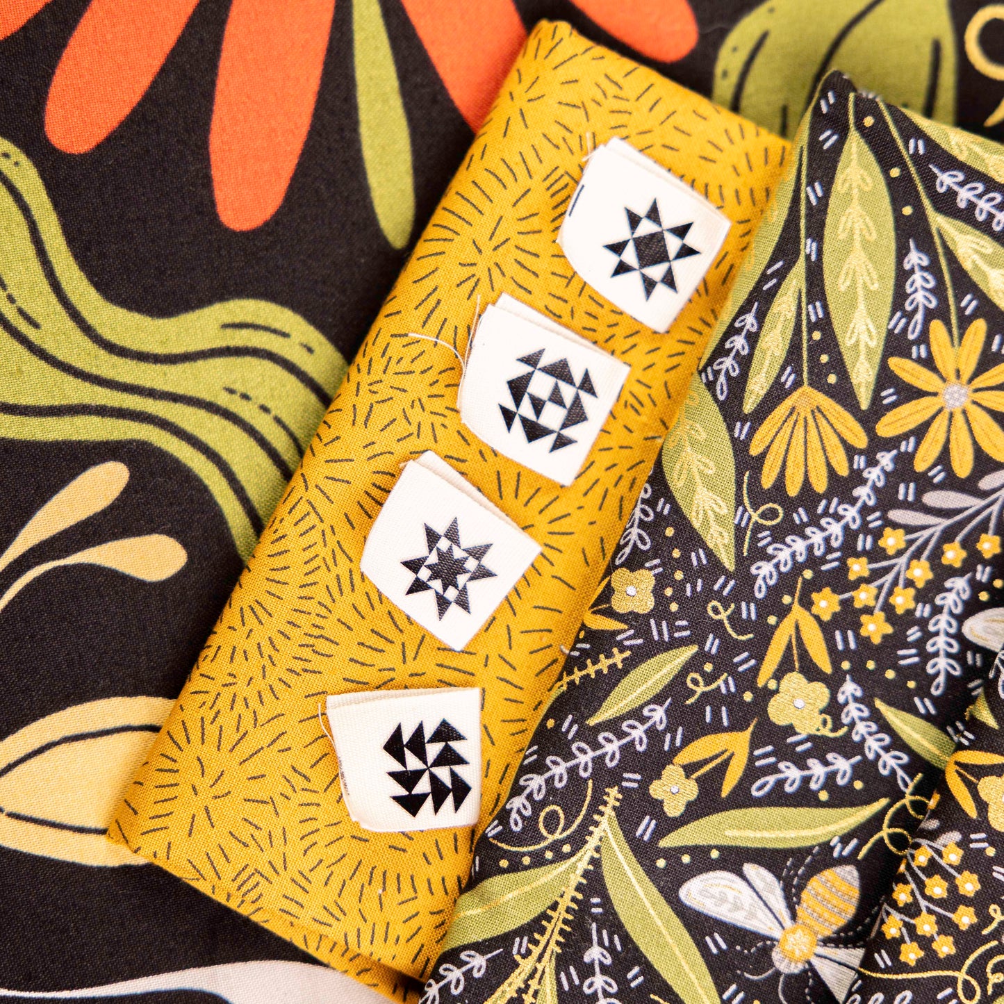 Honey Bee Quilt Kit -Black-