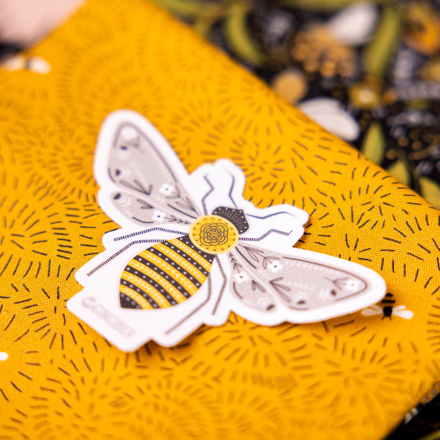 Honey Bee Quilt Kit -Black-