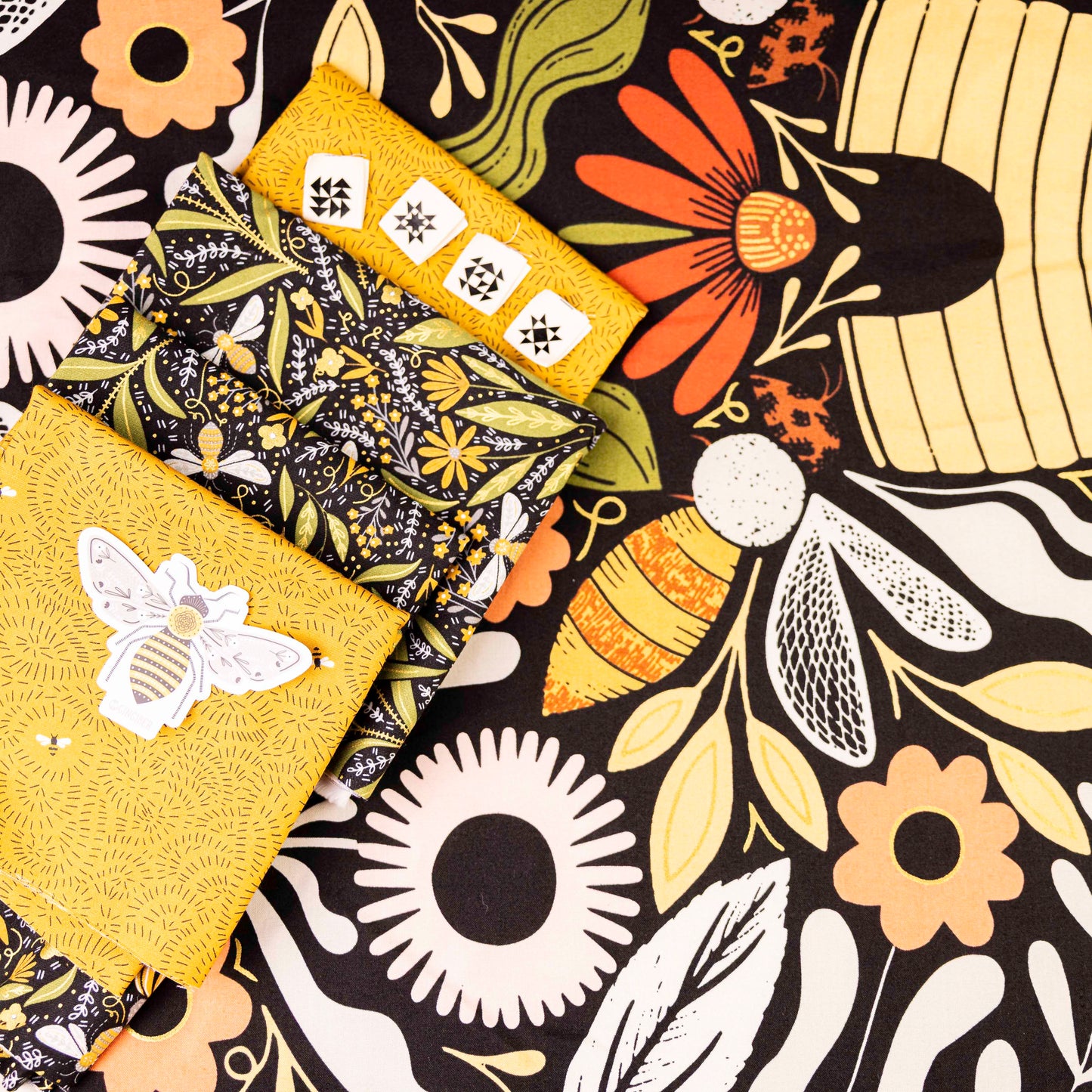 Honey Bee Quilt Kit -Black-